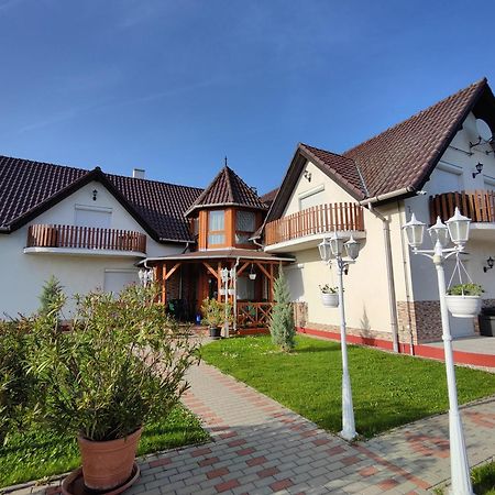 Havasi Vendégház Gyenesdiás Exterior foto