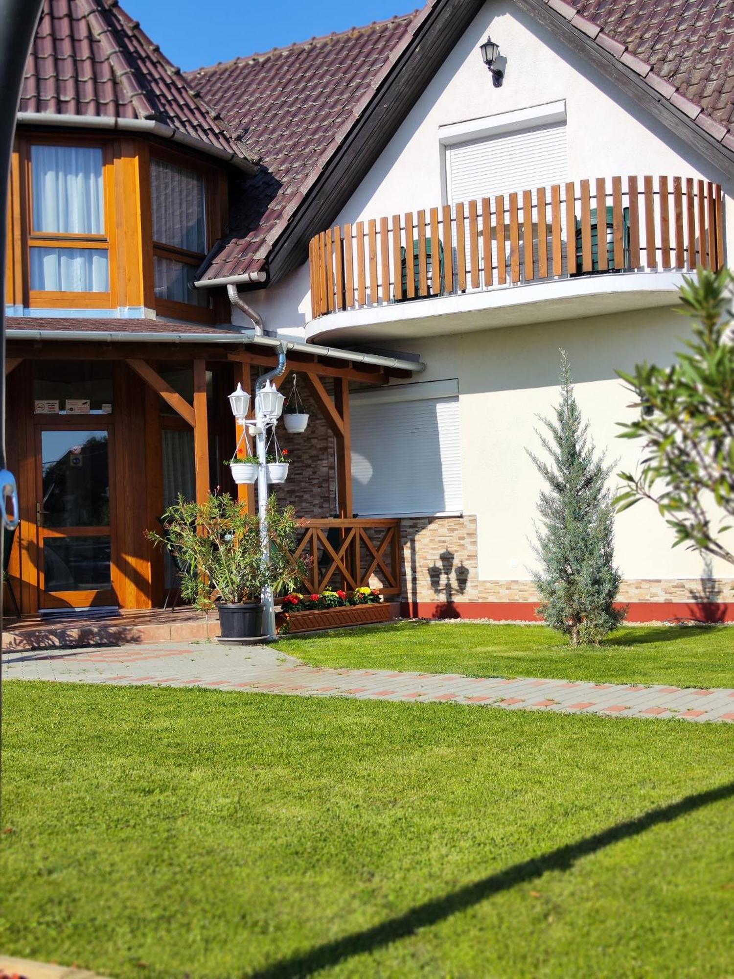 Havasi Vendégház Gyenesdiás Exterior foto